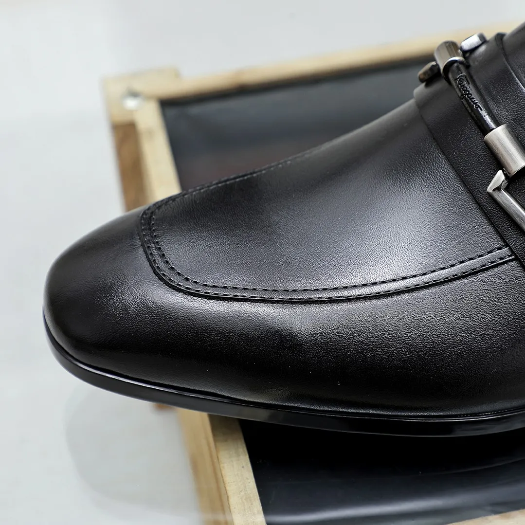 Men's shoes 💰460 🔥Ferragamo's new men's casual slip-on shoes🇨🇳Official website original 1:1 mold, original quality💯Fine workmanship, high-end luxury☘The upper is made of imported Italian first-layer cowhide🌴Luxurious water dyeing🐂Leather lining🍓Rubber wear-resistant and non-slip outsole, breathable and comfortable to wear🍍The first choice for high-grade men, 5 colors available! Code number 38-44 (45.46. Customized)